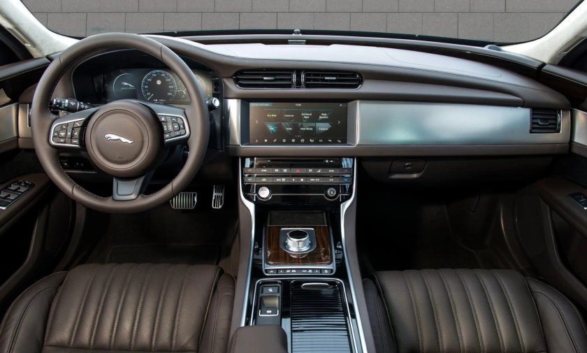 Ягуар XF 2016 салон