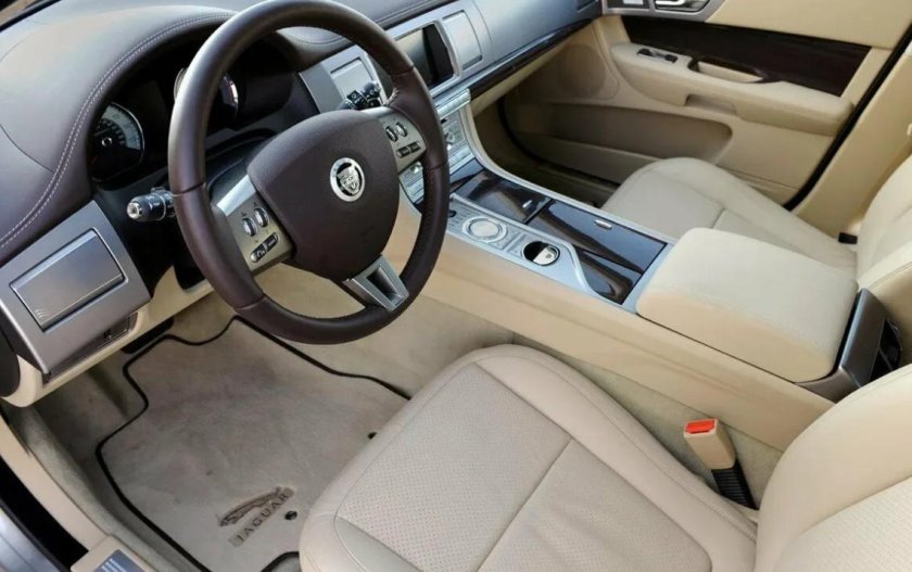Jaguar XF 2008 салон