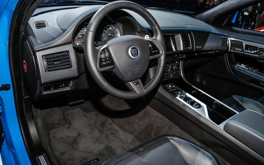 Jaguar XFR S салон