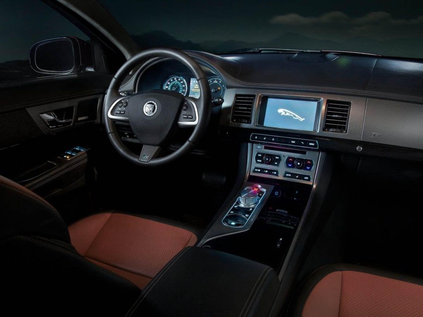 Jaguar XF 2011 салон