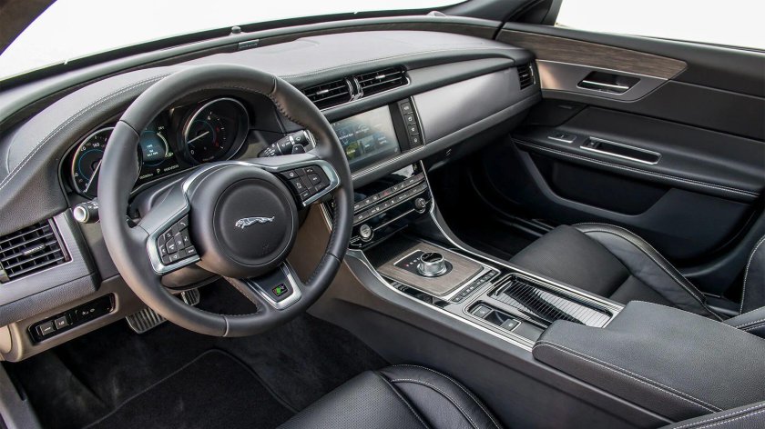 Jaguar XF 2020 салон