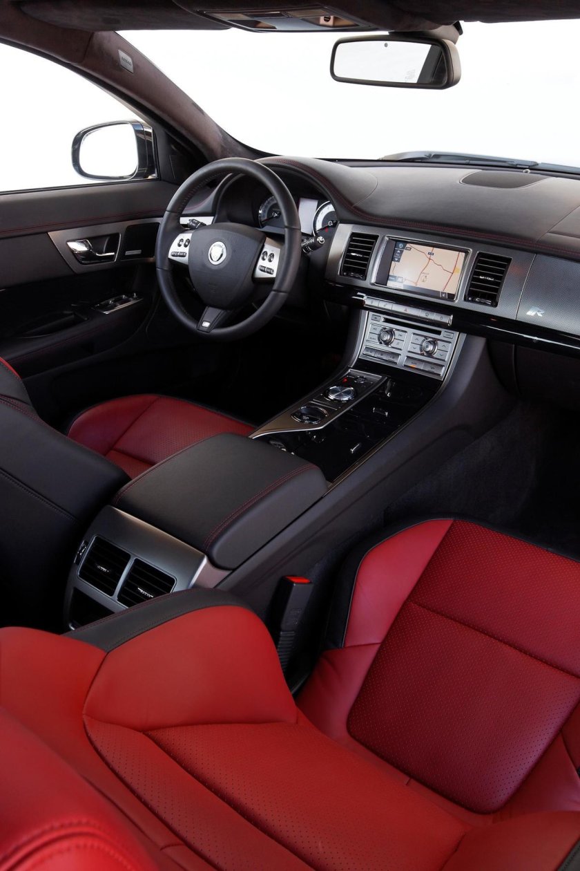 Ягуар XF 2014 салон