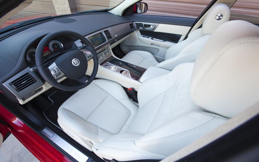 Ягуар XF 2008 салон