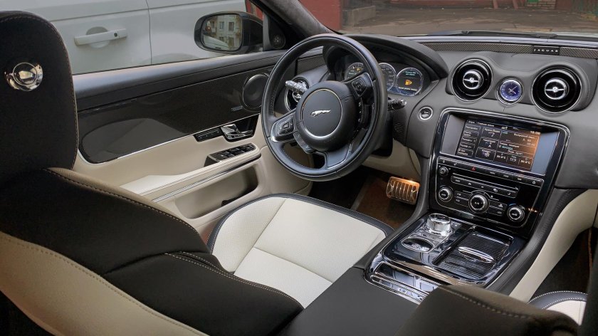 Jaguar XJ 2011 салон