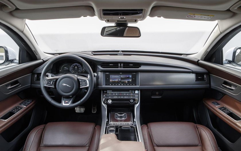 Jaguar XF 2019 салон
