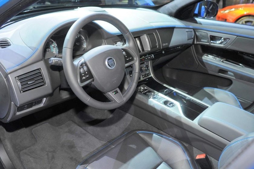Jaguar XFR S салон
