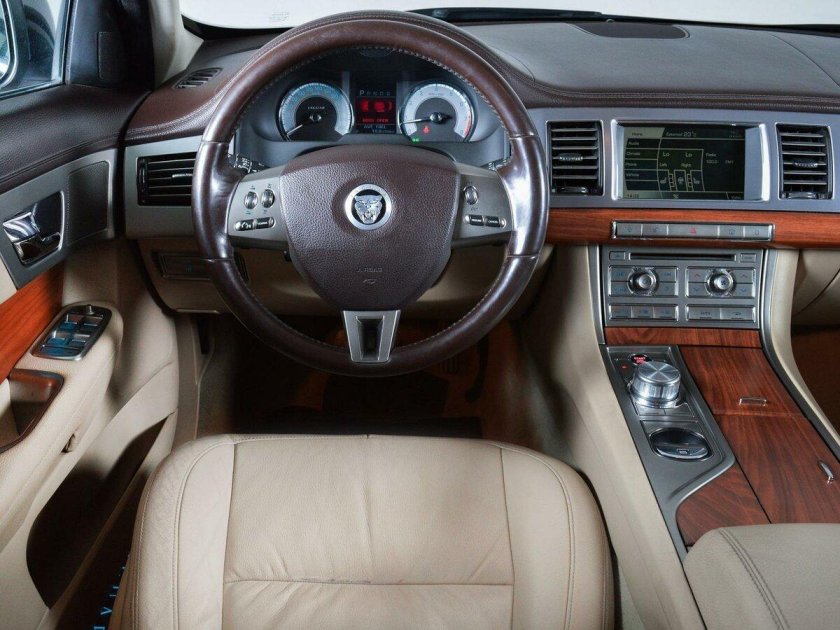 Jaguar XF 2008 салон