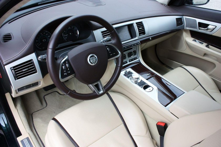 Ягуар XF 2014 салон