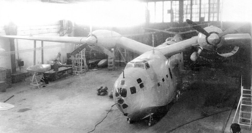 Самолет Бериева ЛЛ-143