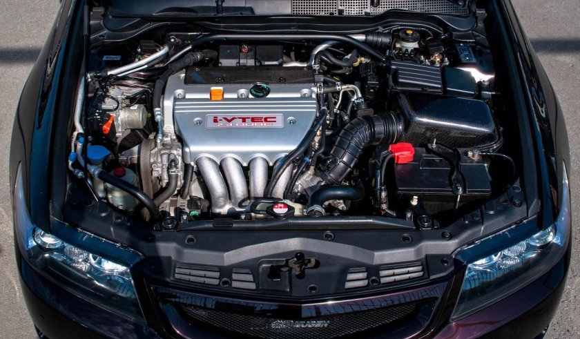 Подкапотка Хонда Аккорд 7