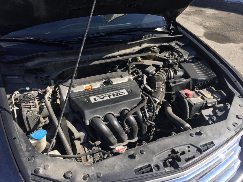 Подкапотка Хонда Аккорд 8 2.4