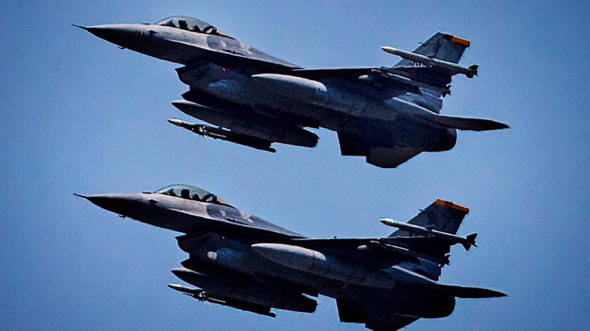 Ф 16 истребитель