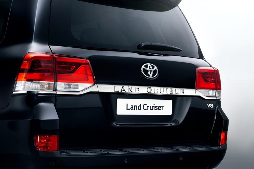 Тойота ленд Крузер 200 зад