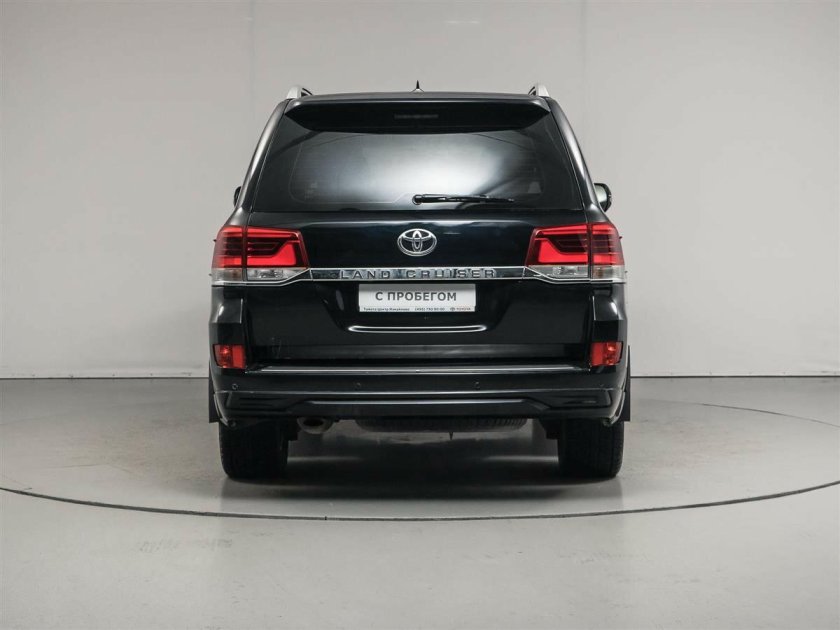 Toyota Land Cruiser 200 сзади