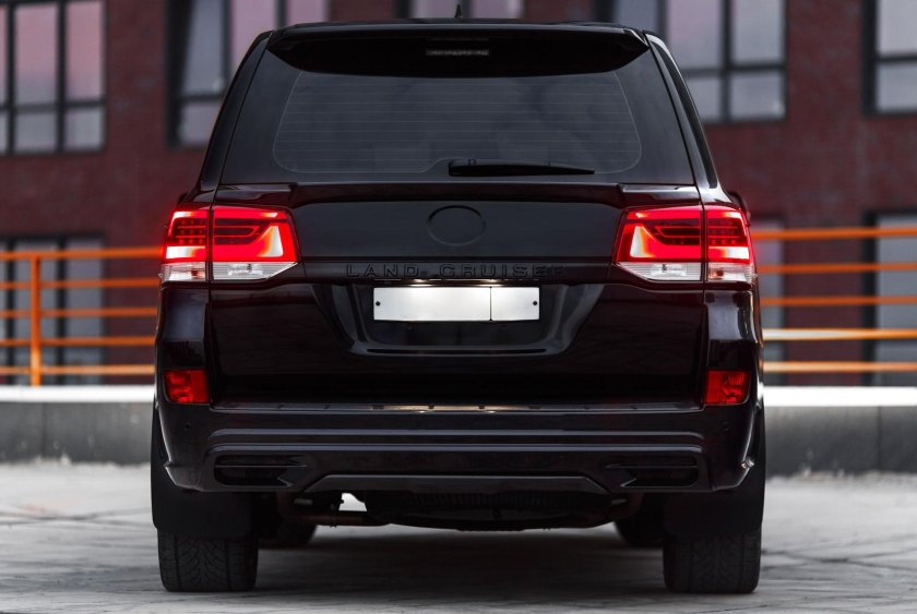 Тойота ленд Крузер 200 зад