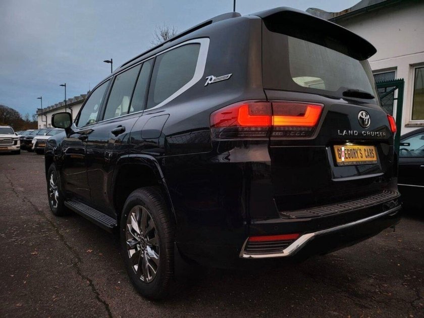 Новый toyota land cruiser 300