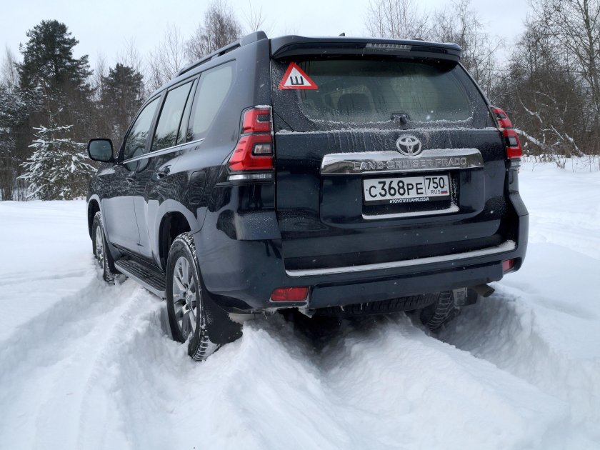 Тойота ленд Крузер 150 сзади