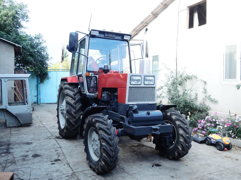 Трактор ЮМЗ 8244