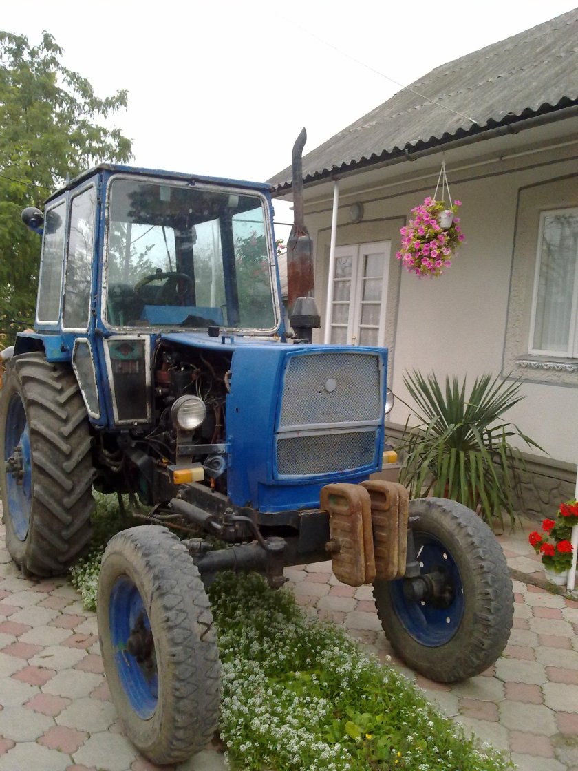 ЮМЗ-6 трактор