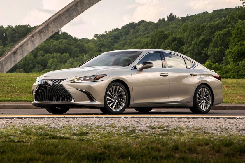 Лексус ЕС 300h