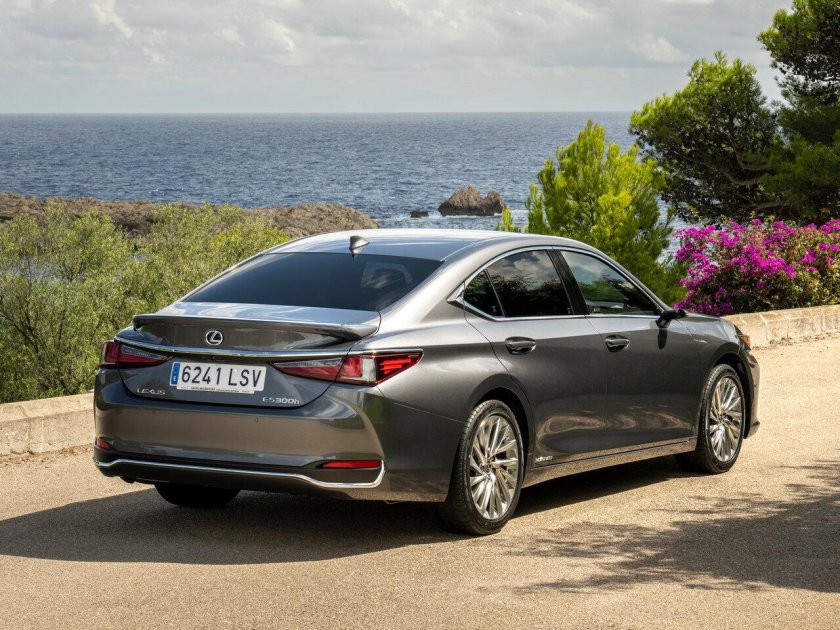 Лексус новый седан