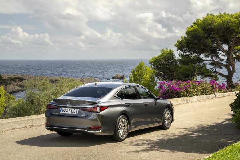 Lexus es 300h 2022
