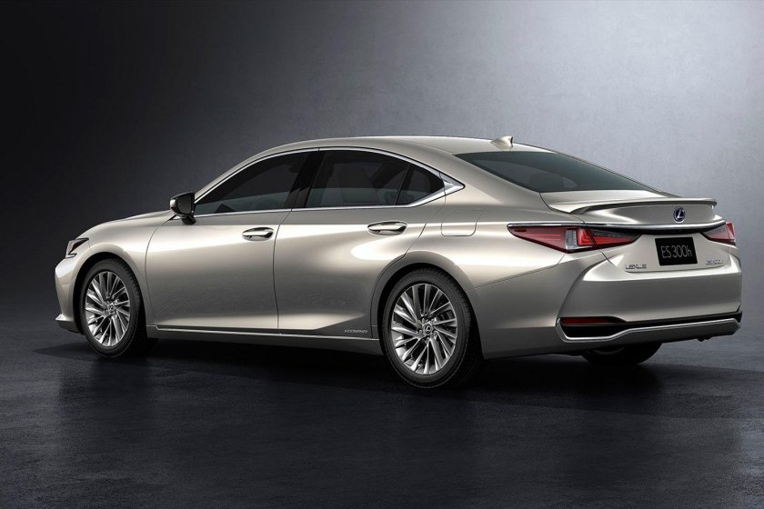 Новый лексус ес 2025