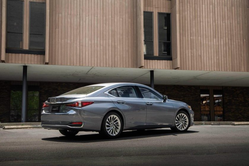 Лексус ЕС 250 2021