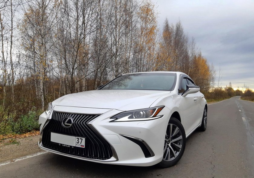 Лексус ЕС 200