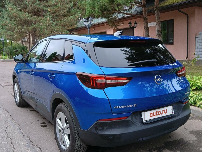 Синий опель