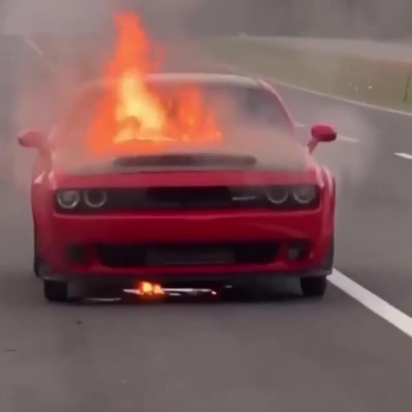 Додж Челленджер демон бернаут