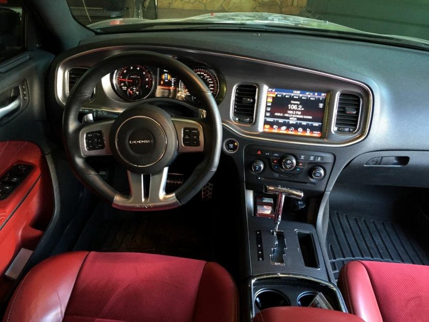 Dodge Charger srt8 салон