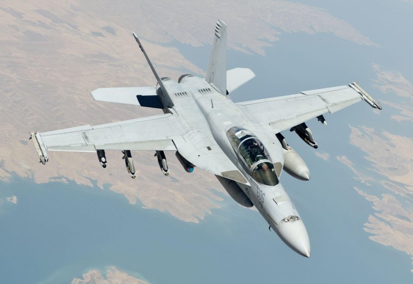 Самолет f/a-18e super Hornet