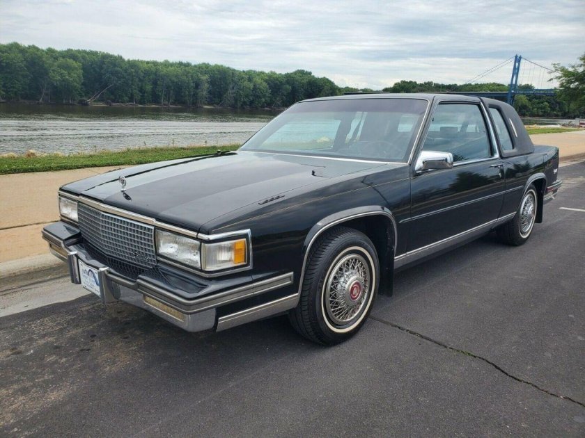 Cadillac sedan deville