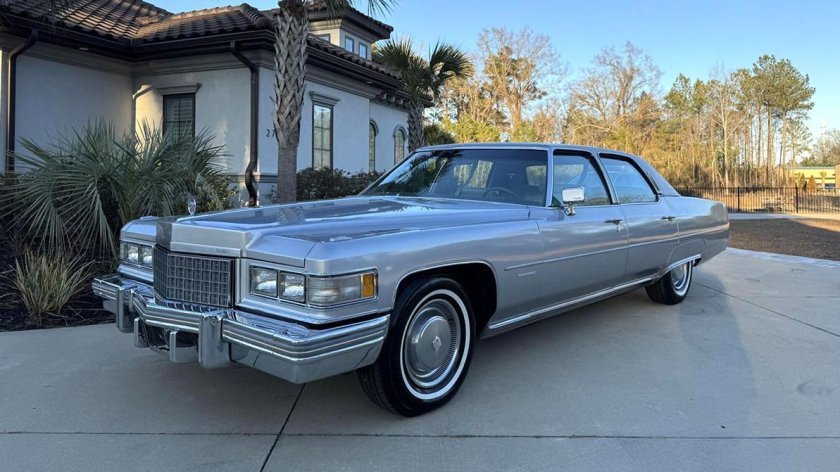 Cadillac fleetwood 1976