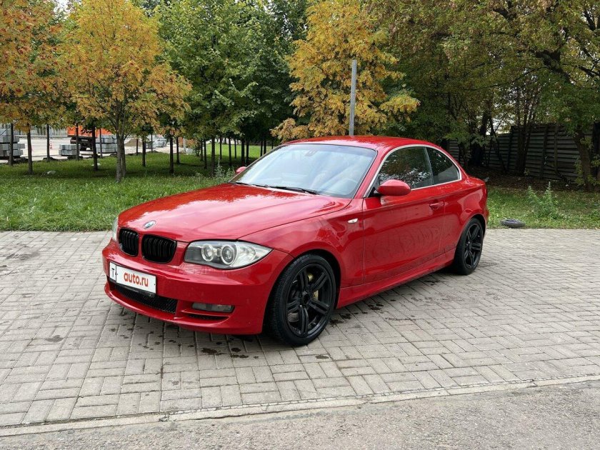 БМВ 1 серии красная