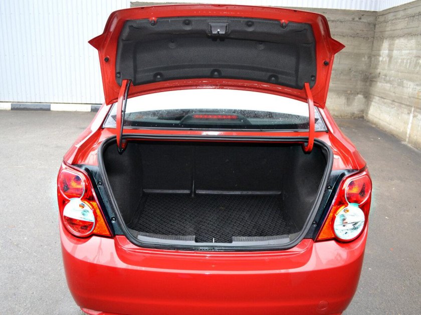 Chevrolet Aveo t300 седан багажник