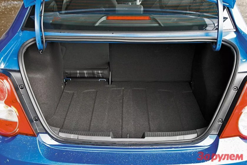 Chevrolet Aveo 2012 седан багажник