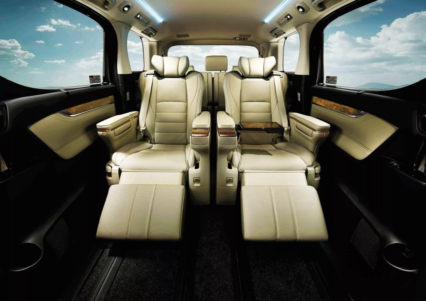 Toyota Alphard 2023 салон