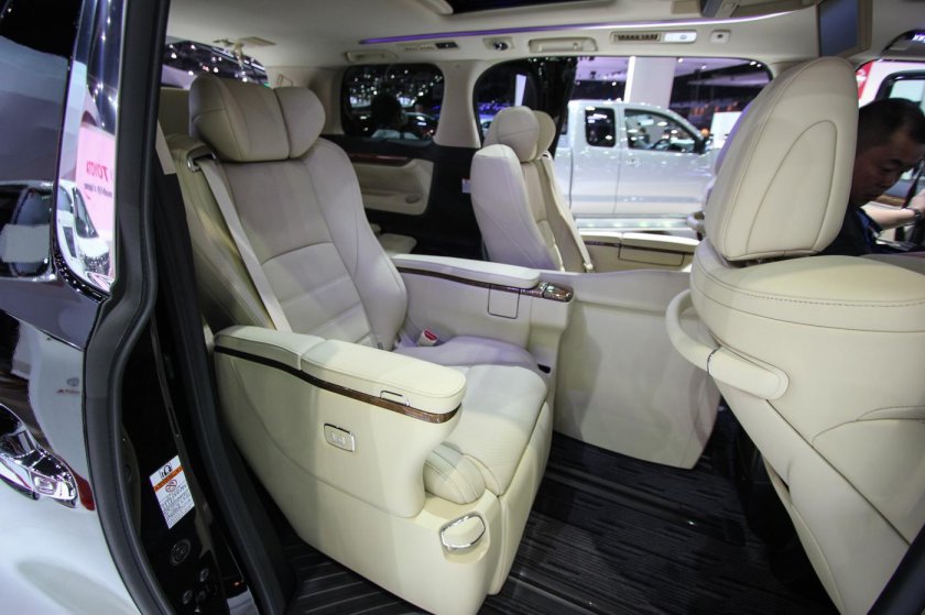 Toyota Alphard 2016 салон