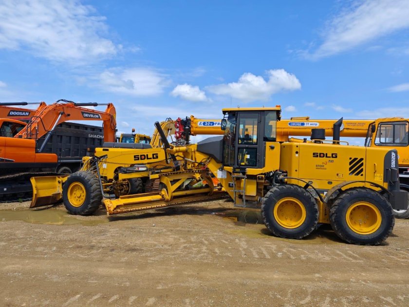 Автогрейдер sdlg