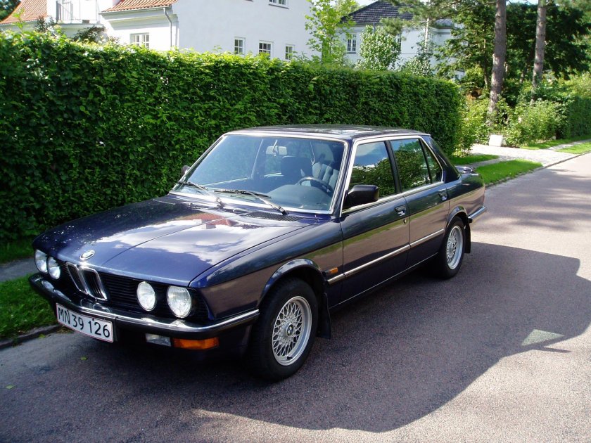 BMW 525 e28