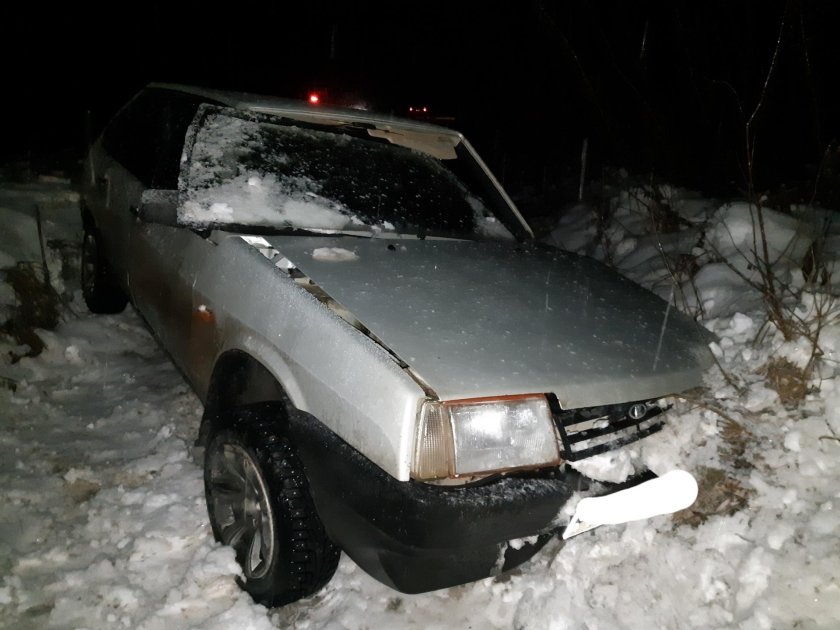 ВАЗ 2109 серебристая зимой