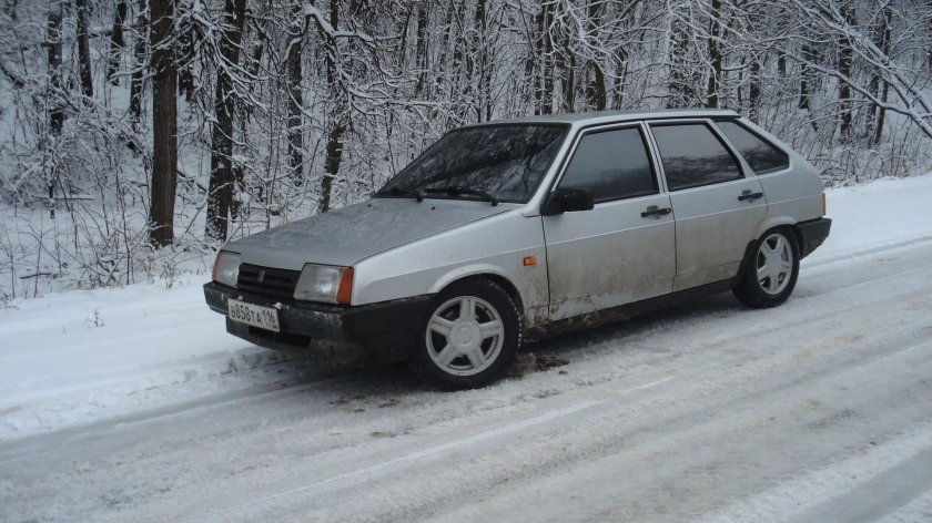 ВАЗ 2109 серебристая тонированная