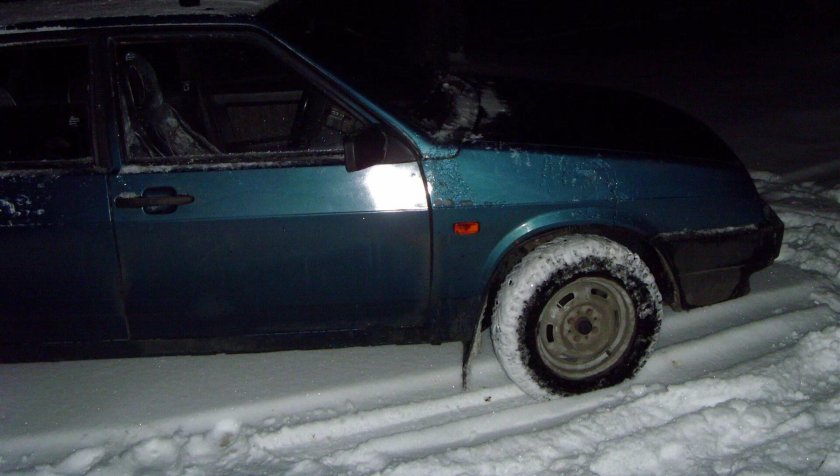 Разбитая ВАЗ 2109 зеленая