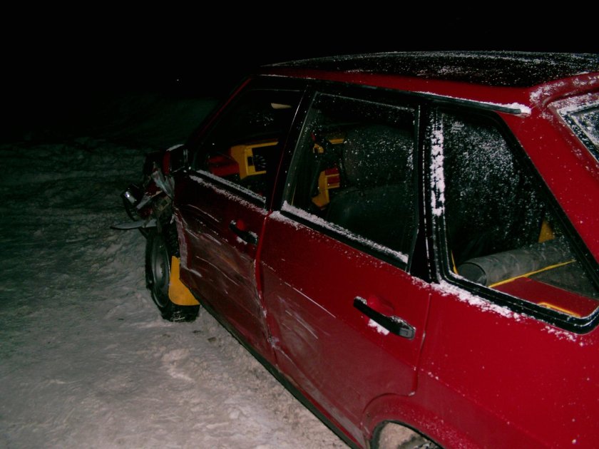 ВАЗ 2109 красная