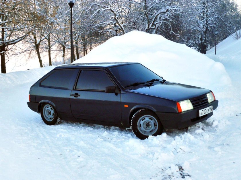 ВАЗ 2109 черная зима