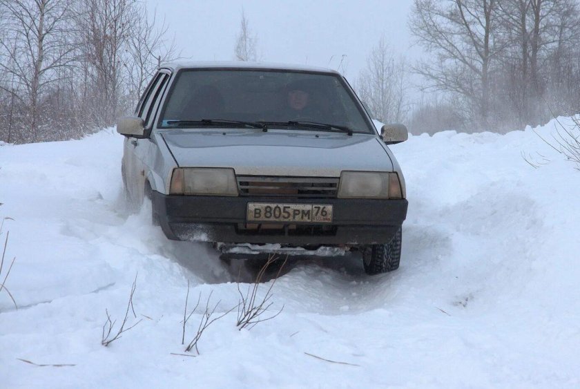 Белая девятка зимой