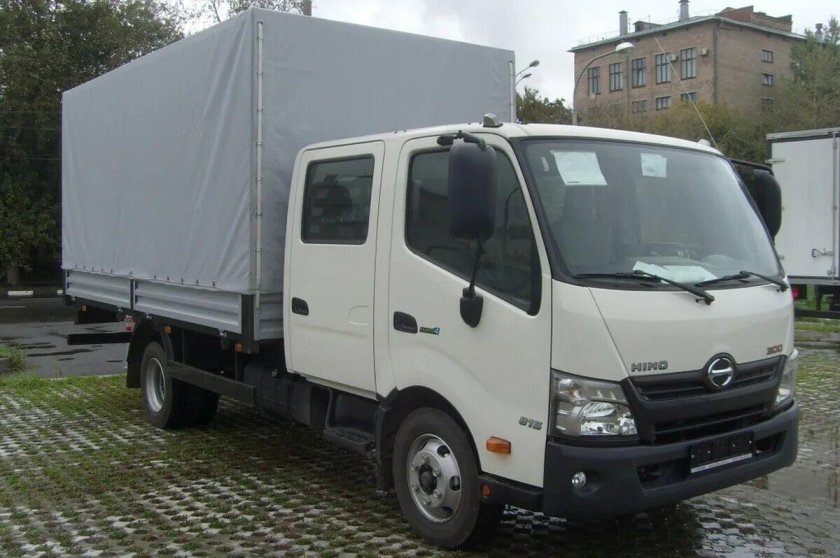 Хино 300 с двойной кабиной