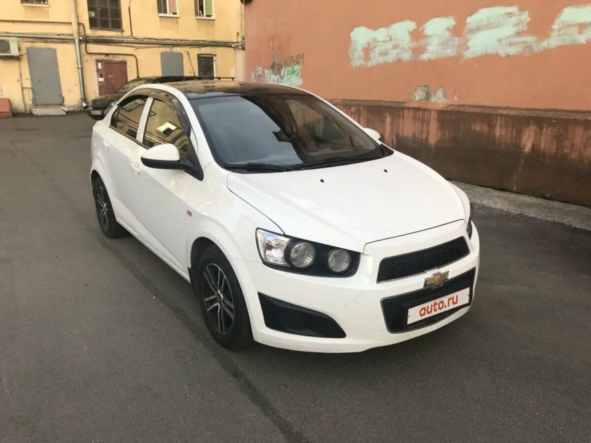 Chevrolet Aveo t300 белый